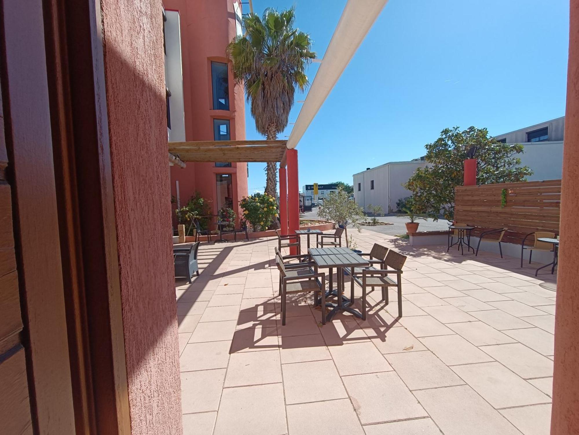 Hotel L'Hacienda มาร์ติกส์ ภายนอก รูปภาพ