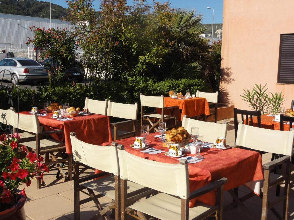 Hotel L'Hacienda มาร์ติกส์ ภายนอก รูปภาพ