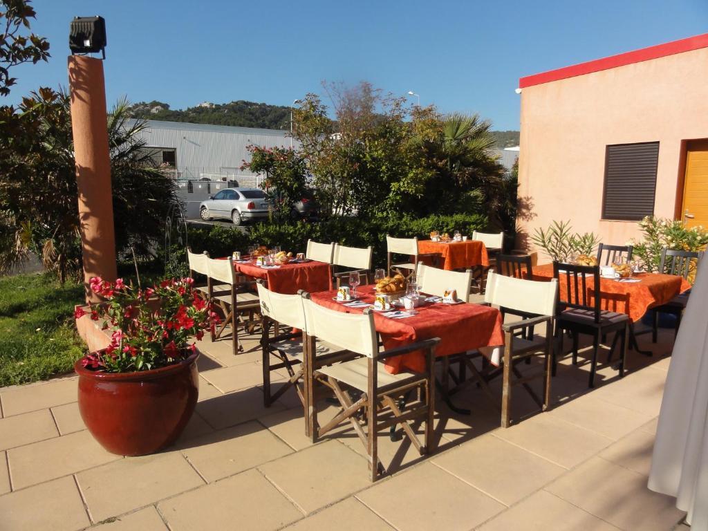 Hotel L'Hacienda มาร์ติกส์ ภายนอก รูปภาพ