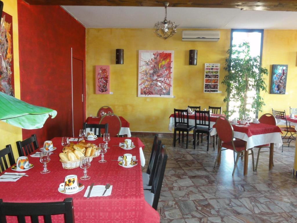 Hotel L'Hacienda มาร์ติกส์ ภายนอก รูปภาพ