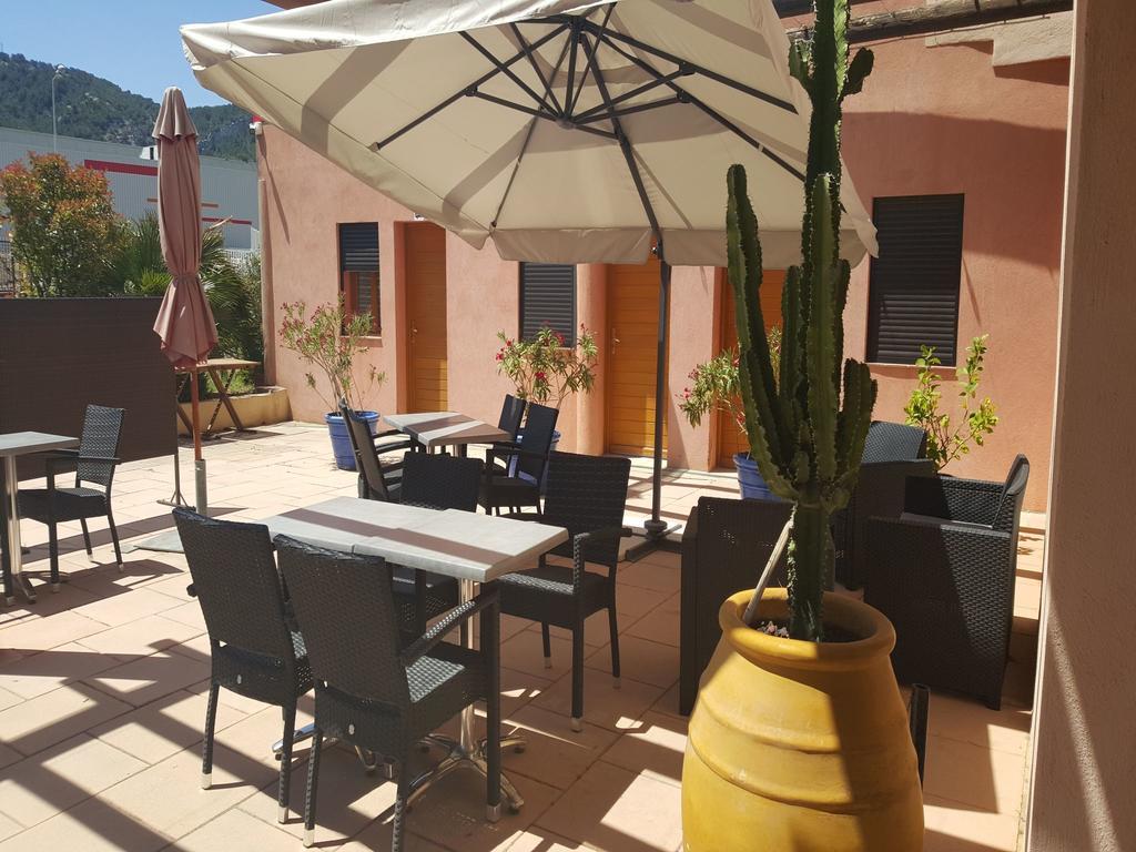 Hotel L'Hacienda มาร์ติกส์ ภายนอก รูปภาพ