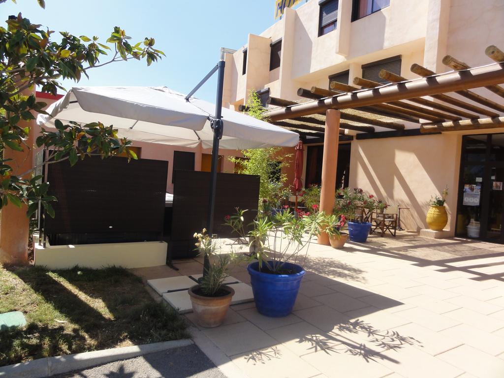 Hotel L'Hacienda มาร์ติกส์ ภายนอก รูปภาพ